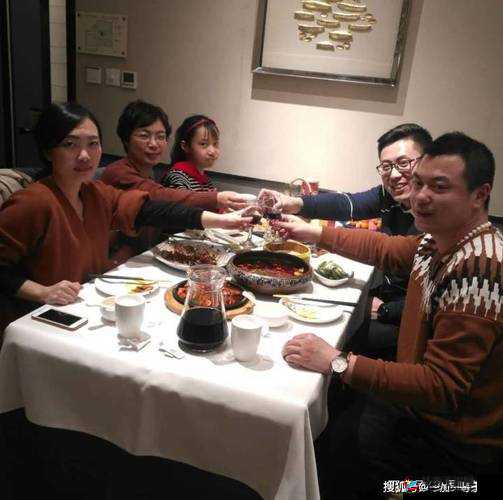 ：部长到下属家吃饭，引发热议