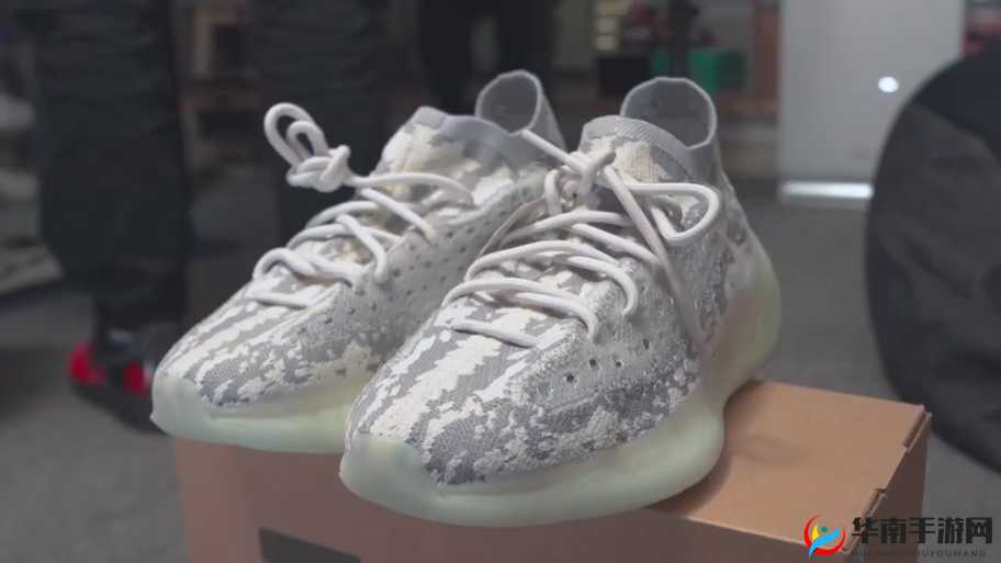 YEEZY380 蜜桃粉和白色 5 时尚魅力的独特展现