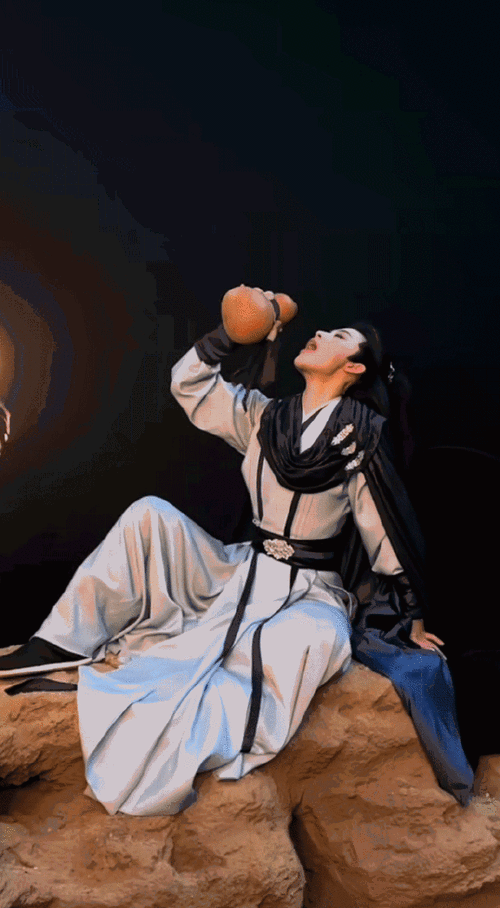 妖神传说中，如何解锁喝酒新姿势？探索仙侠世界的醉意江湖之谜
